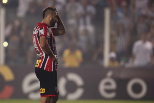 Santos 3 x 2 São Paulo - um pênalti (Pratto, do São Paulo, cobrou na trave)