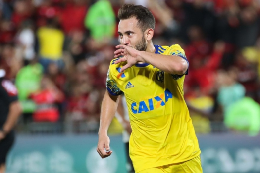 Fla terá desfalques dos últimos quatro contratados contra o Santos