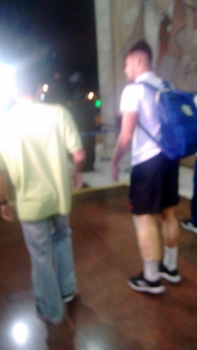 Vizeu volta ao Rio mancando e com proteção na perna; Muralha fica em silêncio