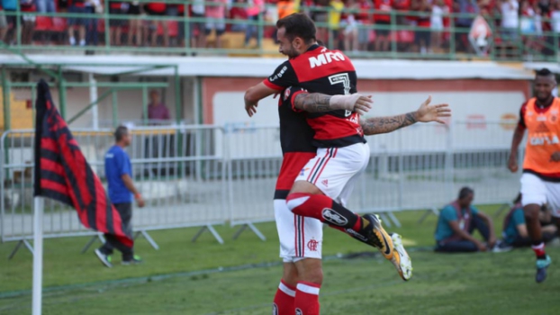 E. Ribeiro volta a mostrar credenciais e explica posicionamento com Diego