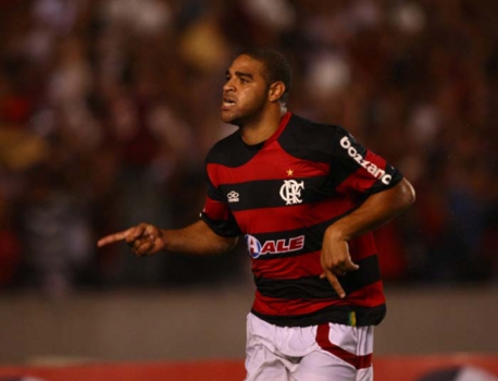 Adriano afirma desejo de voltar ao Fla e diz que jogaria atéde graça