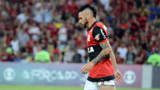 Pará explica gol contra: Pegou no bico da chuteira, acontece