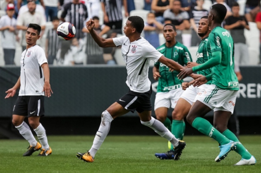 Palmeiras vence o Corinthians em Itaquera e tem vantagem no sub-20 | LANCE!
