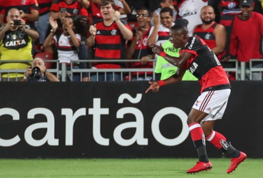 E agora, Rueda? Vinicius Júnior mostra credenciais na luta por vaga