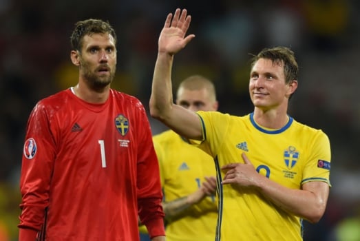 O veterano Kim Kallstrom, de 35 anos, comanda o meio da Suécia. Fica na condição de astro até Ibrahimovic "desistir da aposentadoria", algo que é um sonho dos torcedores suecos
