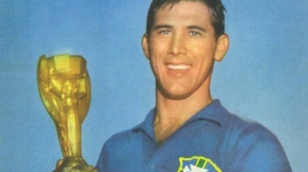 TIM 4G: Bellini, um zagueiro que 'virou' até estátuta | LANCE!