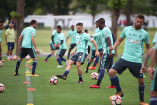 Flamengo tenta dosar vontade e serenidade para salvar o ano