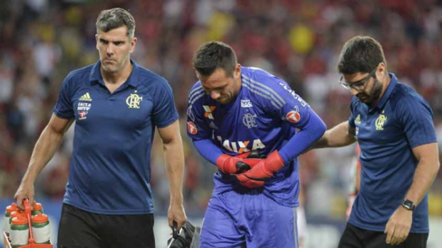 Diego Alves é operado e deve ter alta ainda neste domingo
