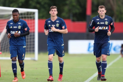 Chance para a molecada! Fla estreia no Carioca com time de garotos