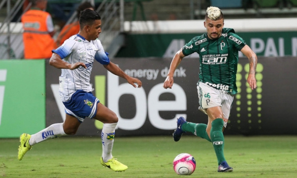 [COMENTE] Vale a pena o Palmeiras acertar o retorno de Victor Luis ao Botafogo?