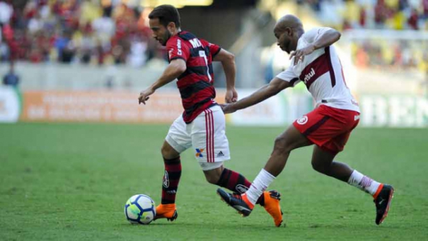 Na volta de Guerrero, Paquetá e Ribeiro fazem golaços e Fla lidera