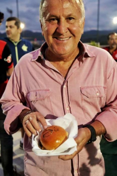 [OFF] Zico lança food truck de hambúrguer artesanal