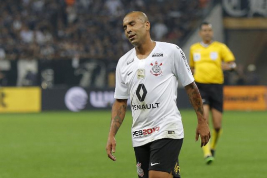 Depois da saída de medalhões, Corinthians busca jogadores experientes no mercado