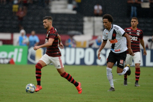 Vasco x Flamengo Arrascaeta e Lucas Mineiro