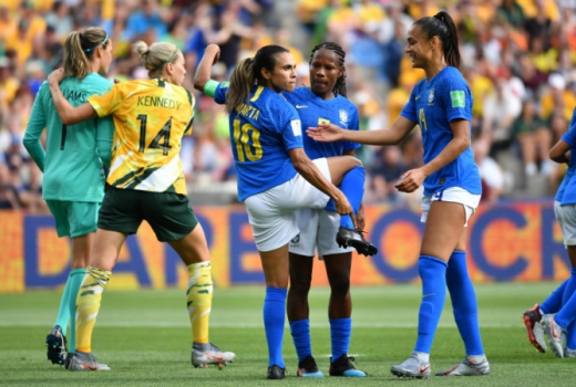 Com Chuteira Simbolo Da Igualdade De Genero Marta Chega Aos 16 Gols Em Copas Lance