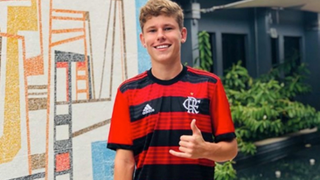 Três sobreviventes dispensados pelo Flamengo seguem sem clube