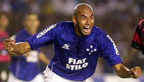 Luisão é cria da base celeste e fez parte do time que venceu a Tríplice Coroa, em 2003