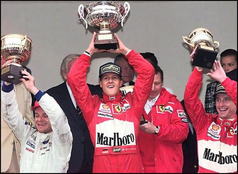 Michael Schumacher entre a vida e a morte. Veja imagens de sua carreira