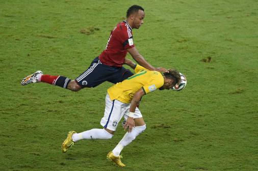 Neymar recorda lesão de 2014, revela que não sentia as pernas após golpe e  diz que quase parou de andar | LANCE!