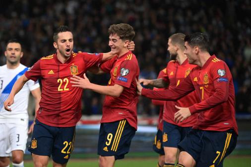 España realiza su primer entrenamiento mundialista sin tres jugadores
