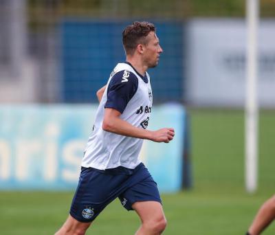 Lucas Leiva tem aposentadoria do futebol oficializada