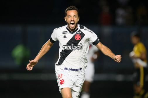 En una tonada de despedida, Nene se anuncia a Vasco y celebra la próxima llegada.