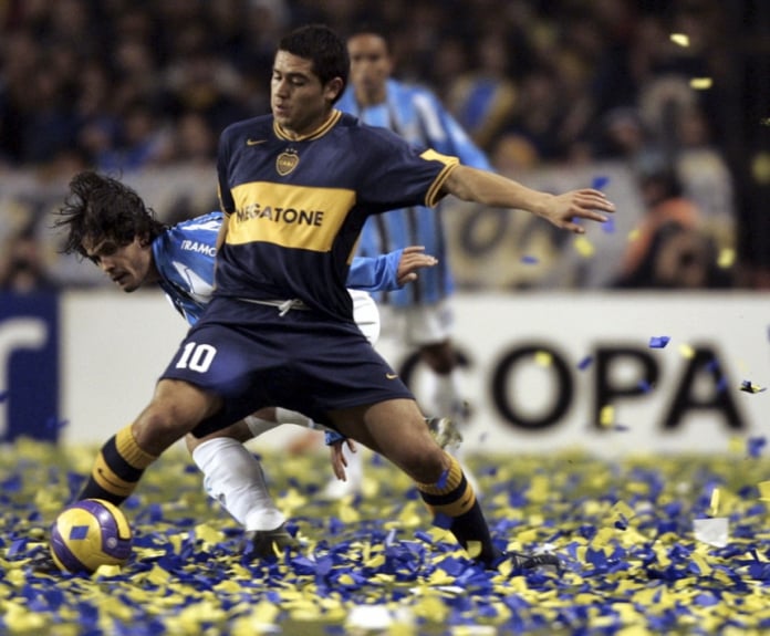 2007: Étoile du Sahel (Tunísia) 0 x 1 Boca Juniors - O Boca Juniors sofreu para passar do Étoile du Sahel na semifinal do Mundial, pois os argentinos abriram o placar com Neri Cardozo e a partir daí, o jogo ficou equilibrado e as duas equipes passaram a criar chances de gols, entretanto o Boca foi superior e garantiu a vaga na final. diante do Milan