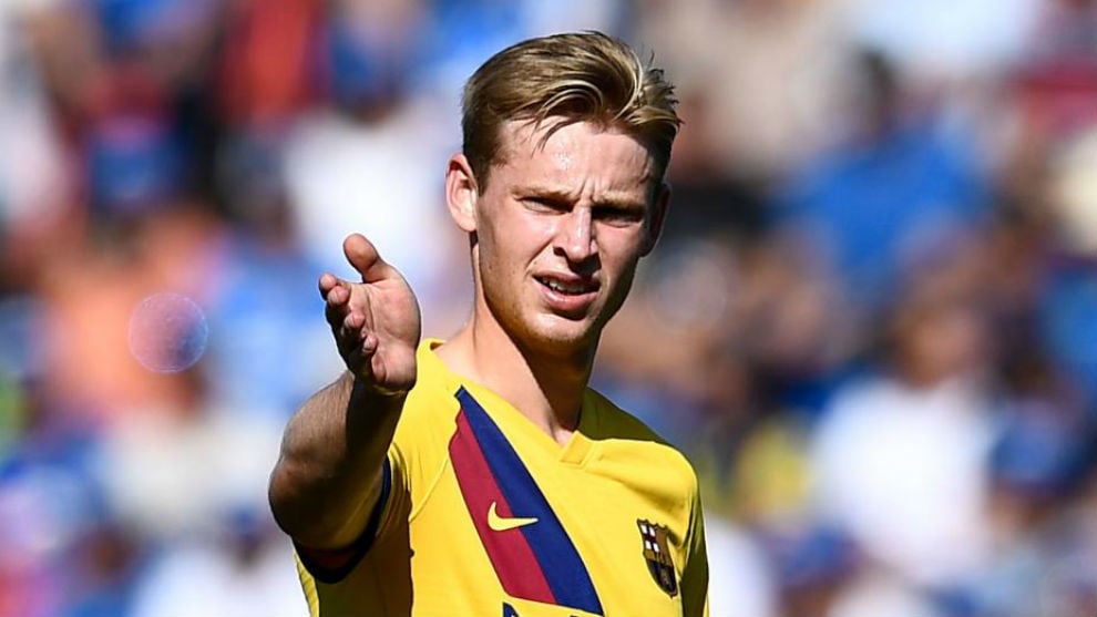 O meia Frenkie de Jong trocou o Ajax pelo Barcelona por 75 milhões de euros, em 2019.