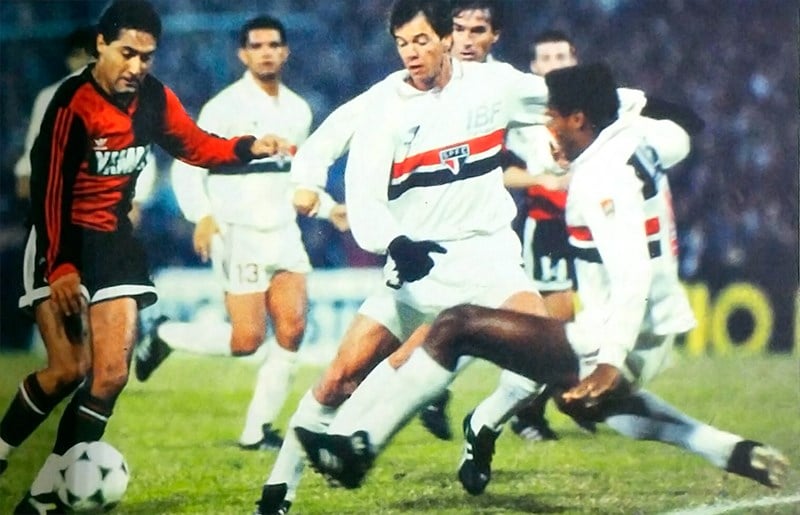 São Paulo X Newell's Old Boys - Final Copa Libertadores 1992 - Após cada time ter vencido uma partida por 1 a 0, a decisão de 92 foi para os pênaltis. Nas penalidades, o São Paulo venceu por 3 a 2 e conseguiu seu primeiro título de Libertadores.