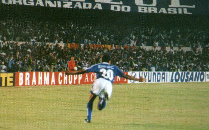 1997 - Cruzeiro x Sporting Cristal (PER) - Campeão: Cruzeiro