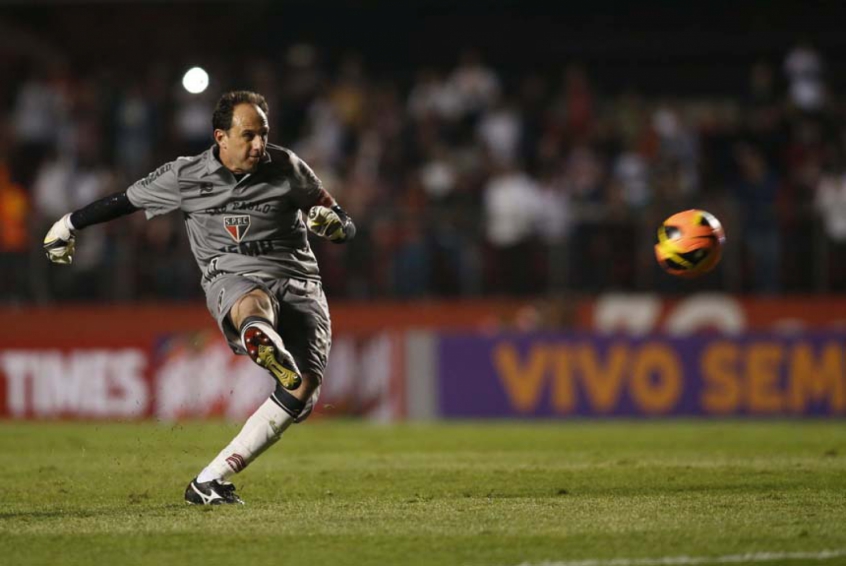 ​Atual técnico do Fortaleza, Rogério Ceni é o goleiro com mais gols na história do Campeonato Brasileiro. Foram 65 gols em 575 jogos vestindo a camisa do São Paulo na competição entre 1993 e 2015.