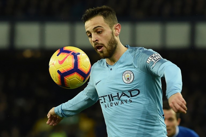 MORNO - O Barcelona segue em busca da contratação de Bernardo Silva, meia português de 25 anos do Manchester City. De acordo com o jornal inglês "The Telegraph", a equipe espanhola planeja torná-lo um jogador-chave para as próximas temporadas, o que poderia convencê-lo a aceitar a mudança de ares.