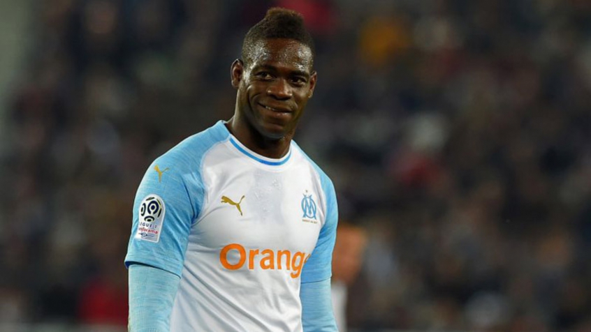 Balotelli e Flamengo viveram um longo namoro nesta temporada. Depois de encerrar o seu contrato com o Olympique de Marseille, da França, o Mengão entrou na jogada para tentar trazer o astro ao futebol brasileiro. Porém, as tratativas não deram certo e ele continuou na Europa. 