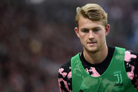 ESQUENTOU - Segundo o "Football Insider", o Tottenham colocou o zagueiro De Ligt como um dos seus principais interesses para a janela europeia de inverno.