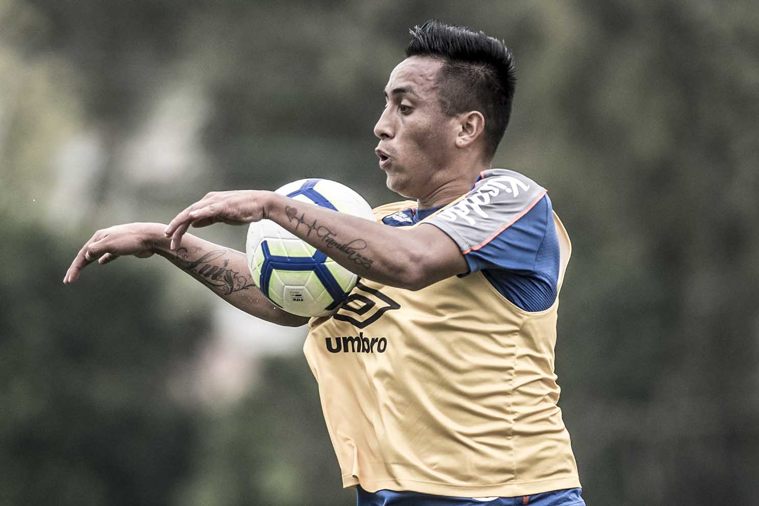 REINTEGRADO - Afastado do Malatyaspor desde o fim de novembro, Christian Cueva, ex-São Paulo e Santos, parece que vai ser reintegrado ao grupo que disputa a elite do Campeonato Turco. Segundo a imprensa local, o ‘Aladdin‘ foi perdoado pela má conduta com o técnico Hamza Hamzağlu.