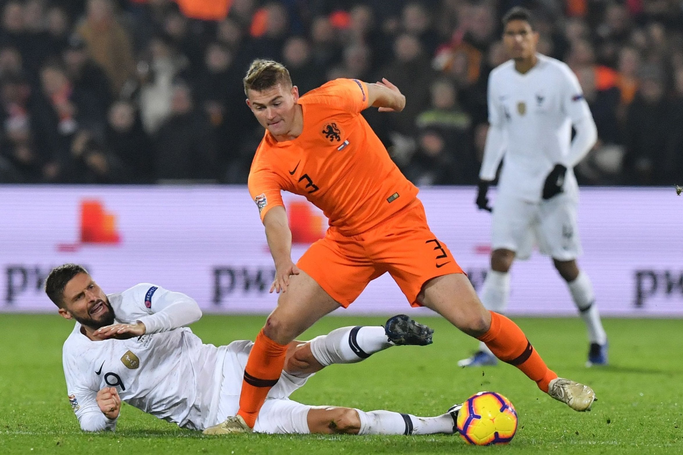 5º AJAX - Kluivert e o valorizado Matthijs de Ligt são exemplos do bom trabalho do Ajax.