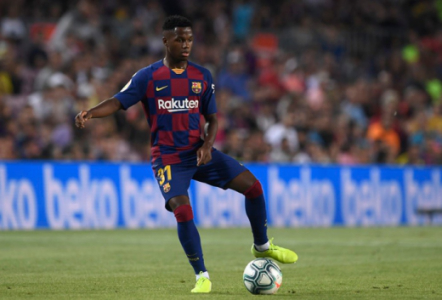 ESFRIOU - Ansu Fati esteve perto de trocar o Barcelona pelo Manchester United. Os Red Devils estavam dispostos a pagar 89 milhões de libras (cerca de R$ 562 milhões) pelo jovem, mas de acordo com o "SPORT", o Barcelona recusou e não deseja vender sua promessa.