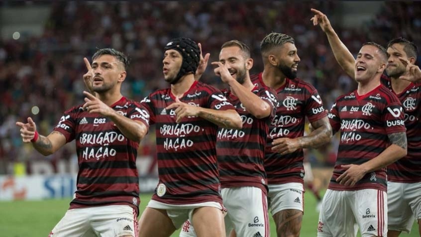 CANECOS - Em relação ao Campeonato Brasileiro, criado em 1971, o Flamengo igualou ao Corinthians como o maior vencedor (sete vezes). Na sequência aparecem Palmeiras e São Paulo, com seis.