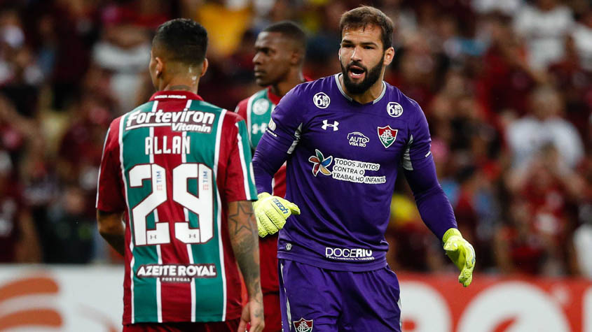 MURIEL - Fluminense (C$ 6,51) - Sem sofrer gols nas três últimas partidas em casa que disputou, somando-se Brasileirão e Copa Do Brasil, tem potencial para uma boa pontuação contra o Ceará, seja com o saldo de gols ou com defesas difíceis.