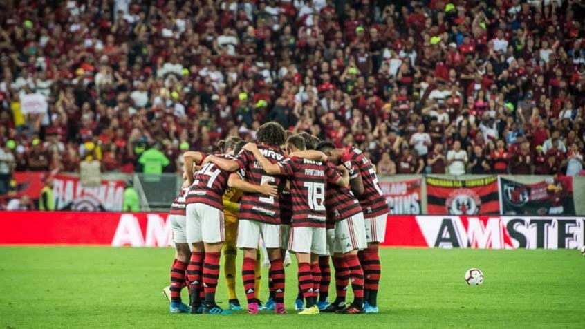 ESCALÇÃO – Diego Alves; Rafinha, Pablo Marí, Rodrigo Caio e Filipe Luís; Willian Arão, Gerson, Arrascaeta e Everton Ribeiro; Bruno Henrique e Gabigol. Técnico: Jorge Jesus.