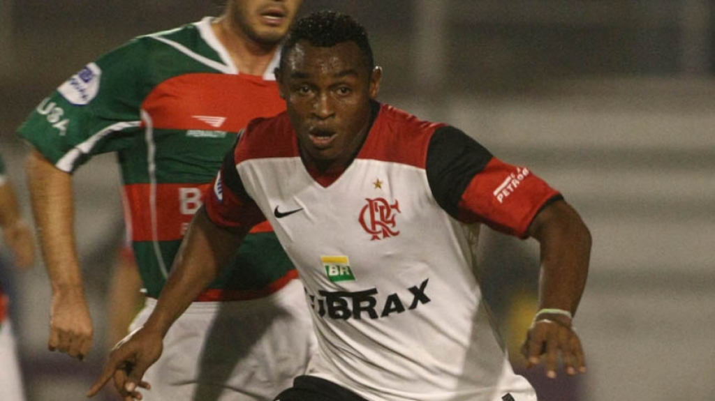 Com a camisa do Flamengo, o atacante Obina conquistou três Campeonatos Cariocas, uma Taça Rio, duas Taça Guanabara e uma Copa do Brasil. Ele teve duas passagens pelo Palmeiras, mas saiu sem troféus. 