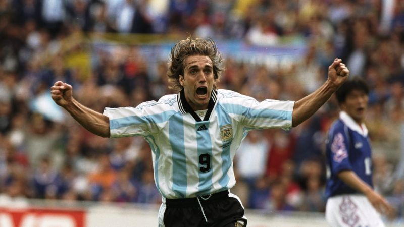 10º lugar: Gabriel Batistuta (atacante - Argentina): 10 gols em Copas do Mundo - O atacante disputou três edições de mundiais, em 1994 (4 gols), 1998 (5 gols) e 2002 (1 gol). O jogador é o argentino com mais gols em Copas do Mundo.