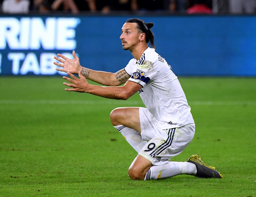 Ibrahimovic também tem um histórico de problemas. Entre eles, o atual jogador do Milan já passou por lesões no joelho, tendão, mão e pé.