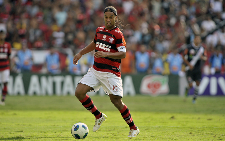 Flamengo: Felipe, Léo Moura, Alex Silva, Welington e Júnior César; Willians, Thiago Neves, Renato Abreu e Bottinelli; Ronaldinho e Deivid.