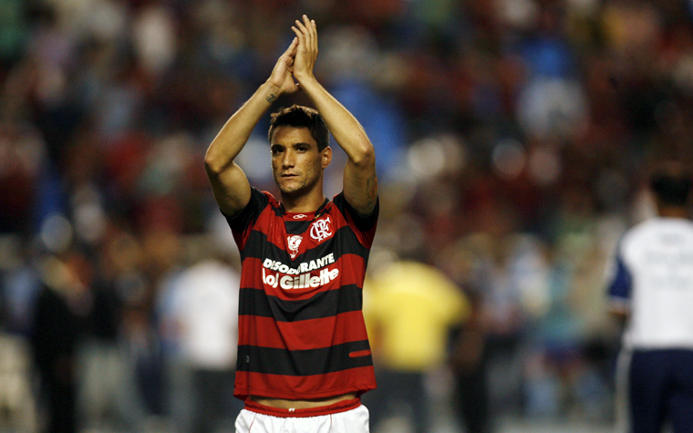 Thiago Neves: um dos líderes do Sport na temporada 2021, Thiago Neves vestia um manto Rubro-Negro há 10 anos atrás, porém, o do Flamengo. O meia foi contratado em janeiro daquele ano, para ser uma das principais peças da equipe carioca.