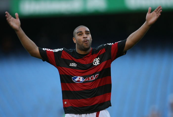 Adriano: revelado pelo Flamengo em 2000, foi campeão estadual em 2001 e já saiu como uma grande promessa. Retornou ao clube da Gávea em 2009 e logo se sagrou campeão brasileiro pela equipe.