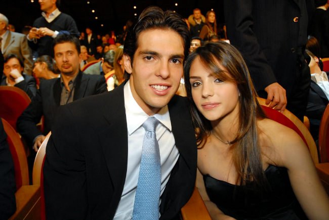 O jogador Kaká, que atuava pelo Milan, e a pastora Carol Celico se casaram em 2005 e permaneceram juntos até 2015.