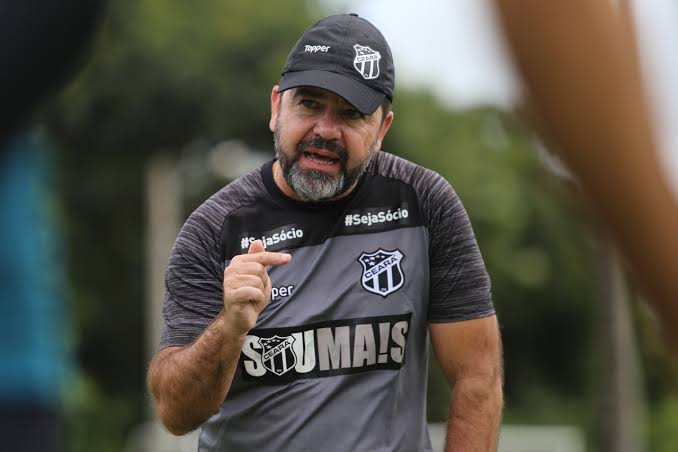  Enderson Moreira foi anunciado pelo Ceará e se junta à delegação alvinegra nesta segunda-feira. Ele já comanda treino visando a estreia do clube na Copa do Brasil diante do Bragantino/PA.