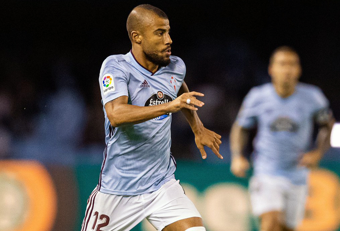 ESQUENTOU: Após uma temporada emprestado ao Celta de Vigo, o brasileiro Rafinha Alcântara pode deixar a Espanha em definitivo e rumar à Terra da Rainha. De acordo com informações do jornal "Sport", o meio-campista atrai o interesse do Leeds United, que acabou de voltar à primeira divisão.