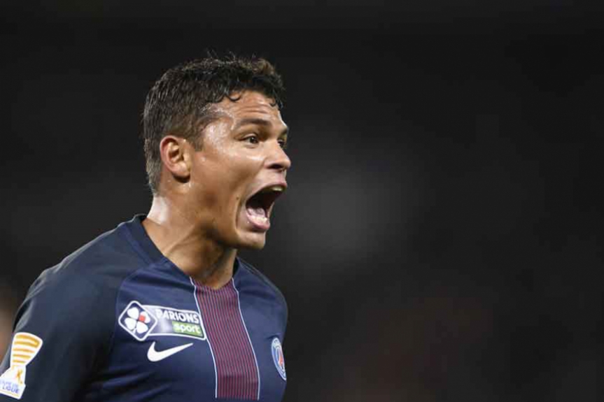 ESQUENTOU - O zagueiro Thiago Silva não deve permanecer no PSG. Com contrato até o próximo mês de junho, ele não deve renovar e já tem preferências para o futuro. Segundo o "Tuttosport", ele deve decidir de ir para o Milan ou o Fluminense.